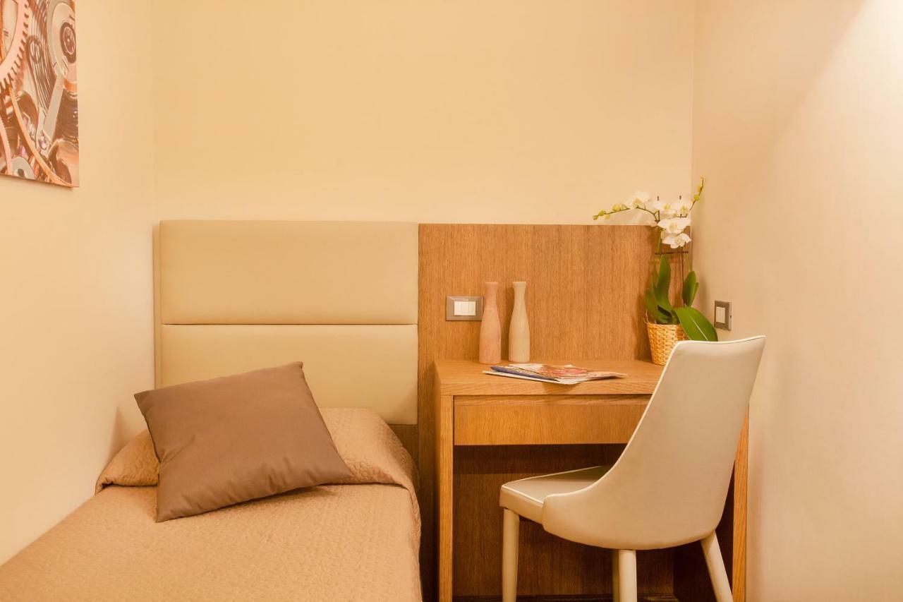 Twin Bedded Center